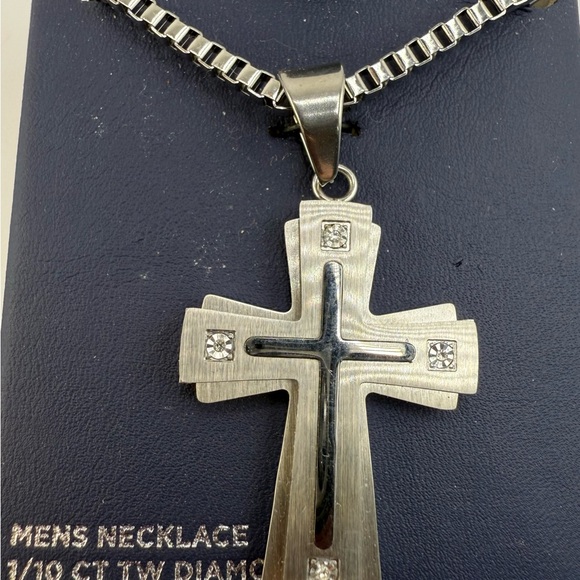New Men’s cross necklace and curb link bracelet set, stainless steel w/diamonds - Picture 6 of 9